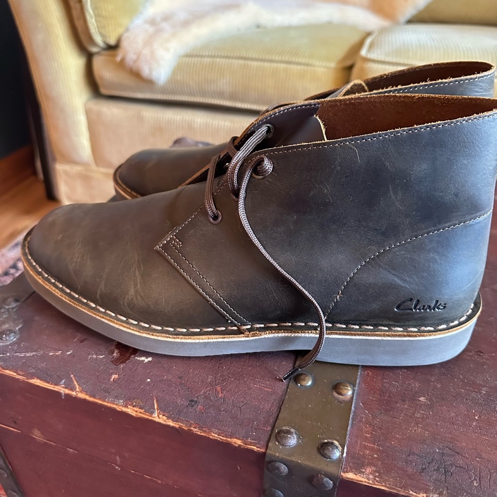 Clarks Desert boot EVO in brown beeswax leather. Size 11.5M.